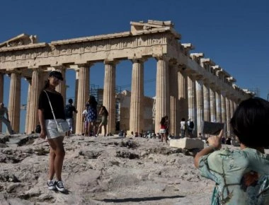 Suddeutsche Zeitung: «Η Ελλάδα βιώνει ένα «μπουμ» τουριστών» - Η επιρροή του Α.Τσίπρα